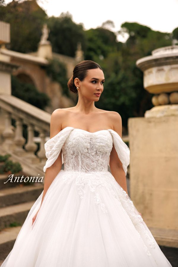 Antonia - imagine 3